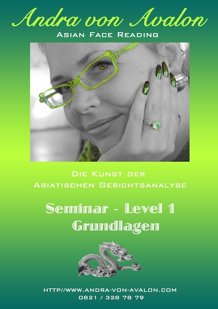 Seminartitel mit Close up von Andra von Avalon mit einer grünen Brille und grünen Fingernägeln